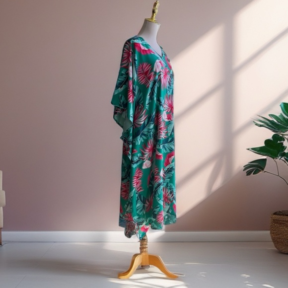 0095/ Tropical Leaves Pattern Kaftan, Hawaiian Mumu - Picture 2 of 11